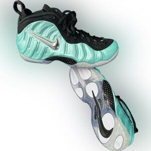 Nike Foamposite Pro Athletic Shoes - Black and Teal
(Island Green)